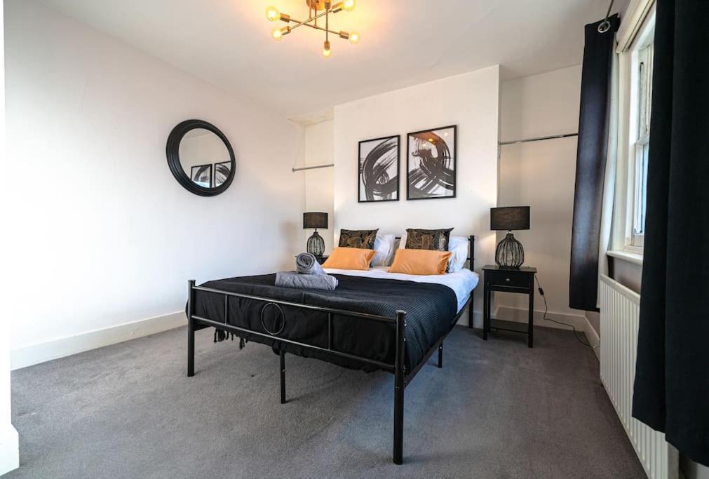 Large City Centre 2 Bed - Close To Station Apartment Royal Tunbridge Wells Bagian luar foto